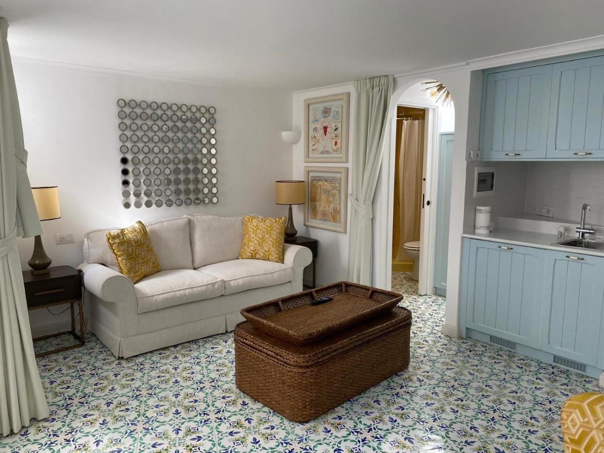 Villa Sain Charming Suite Анакапри Екстериор снимка